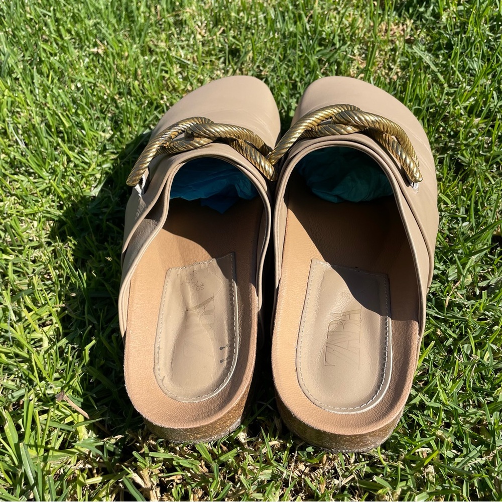 Zara Metal Link Buckle Genuine Leather Clogs Mules Sandals in Tan Size 8 - Picture 7 of 14